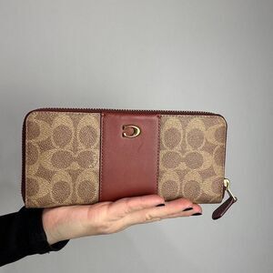 Coach Essential Slim Accordion Zip Brown Leather Wallet
